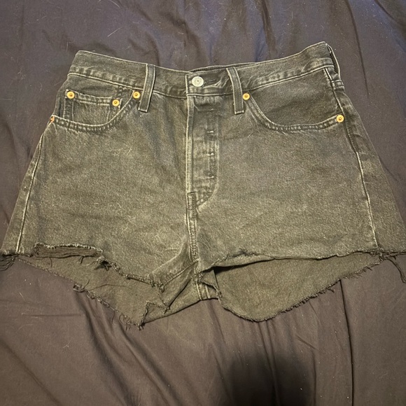 Levis 501 black distressed shorts - Picture 3 of 4